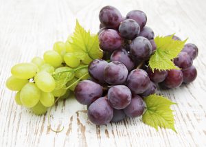 فوائد العنب للاطفال ومتى يمكننك تقديم العنب لطفلك؟