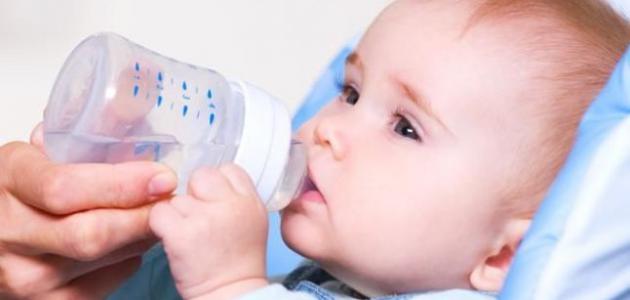 متى يشرب الطفل الماء ؟