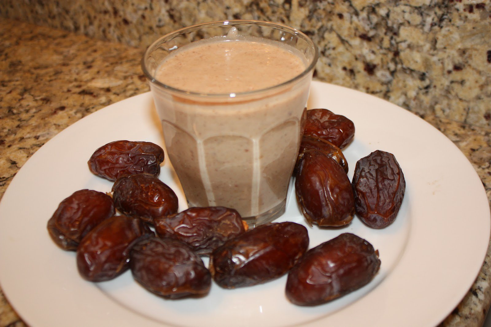 Photo of مزج التمر بالحليب يقوي الأطفال