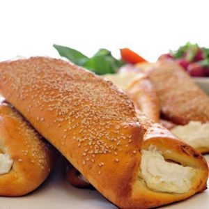 طريقة عمل مناقيش باللبنة والسمسم
