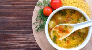 شوربة الدجاج والخضروات
