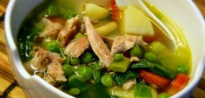 شوربة الدجاج والخضروات
