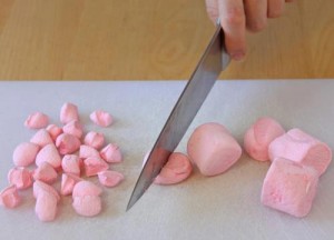 مكعبات الشوكولاتة والمارشملو اللذيذة