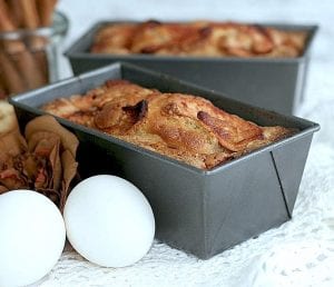 طريقة عمل كيكة التفاح جديدة وسهلة
