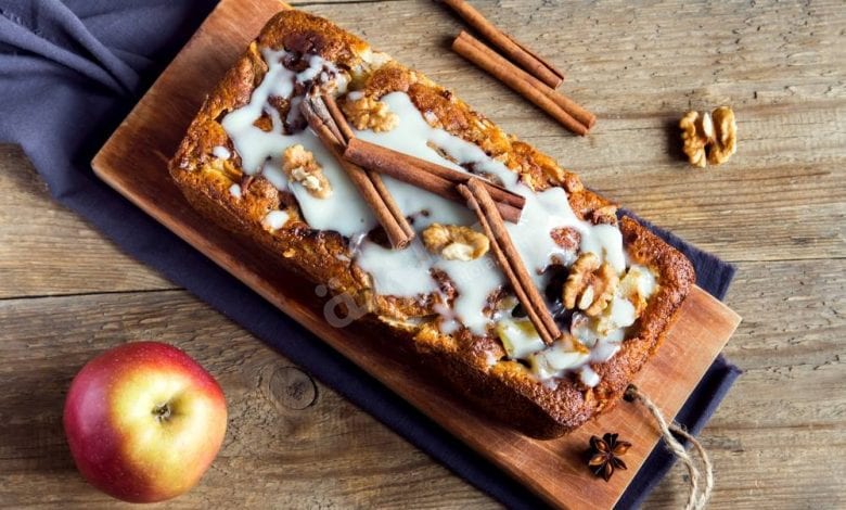 طريقة عمل كيكة التفاح جديدة وسهلة