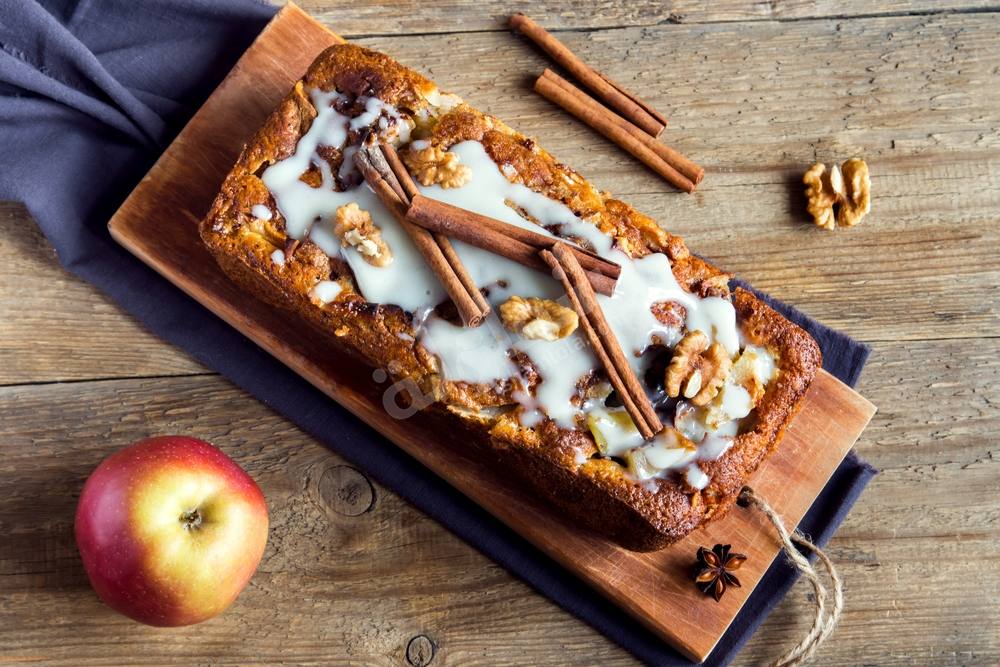 طريقة عمل كيكة التفاح جديدة وسهلة