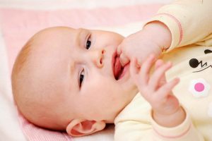 علاج الم تسنين الاطفال ومشاكل ظهور الاسنان