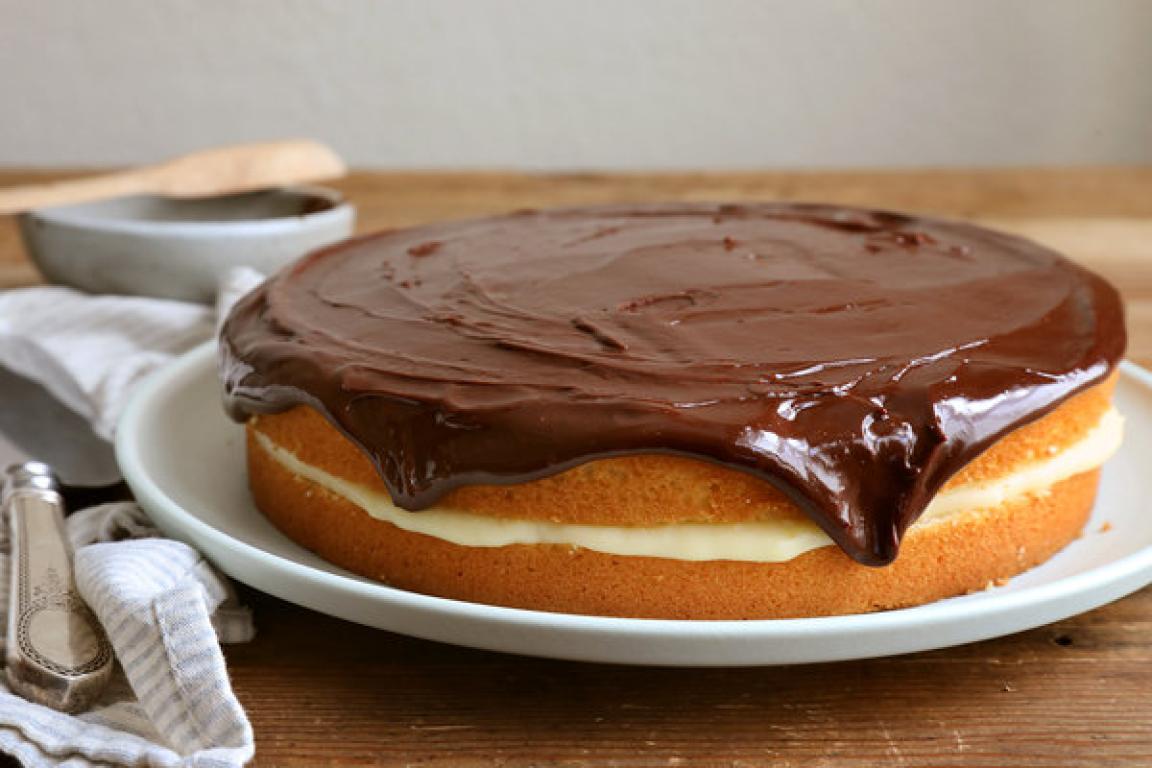كيك الفانيليا بصوص الشوكولاتة - Boston cream pie