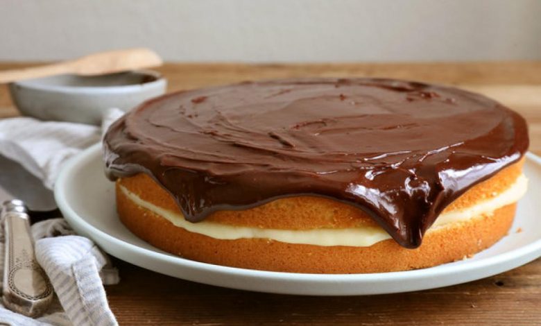 كيك الفانيليا بصوص الشوكولاتة - Boston cream pie