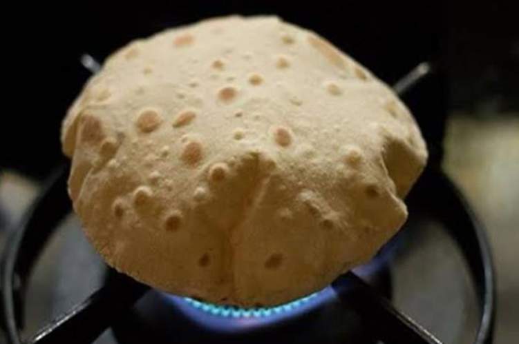 خطورة تسخين الخبز على البوتجاز مباشرةً والميكروويف