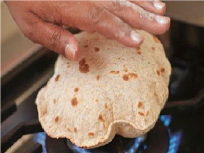 خطورة تسخين الخبز على البوتجاز مباشرةً والميكروويف