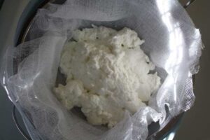 طريقة عمل الجبنة الريكوتا بالصور