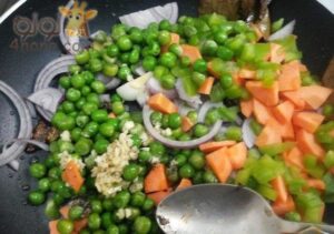 طريقة عمل ورقة الفـراخ بالخضروات بالخطوات مصورة