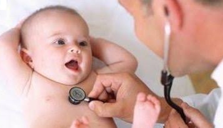 كيف تتجنبي اخطاء اطباء الاطفال في علاج أطفالك