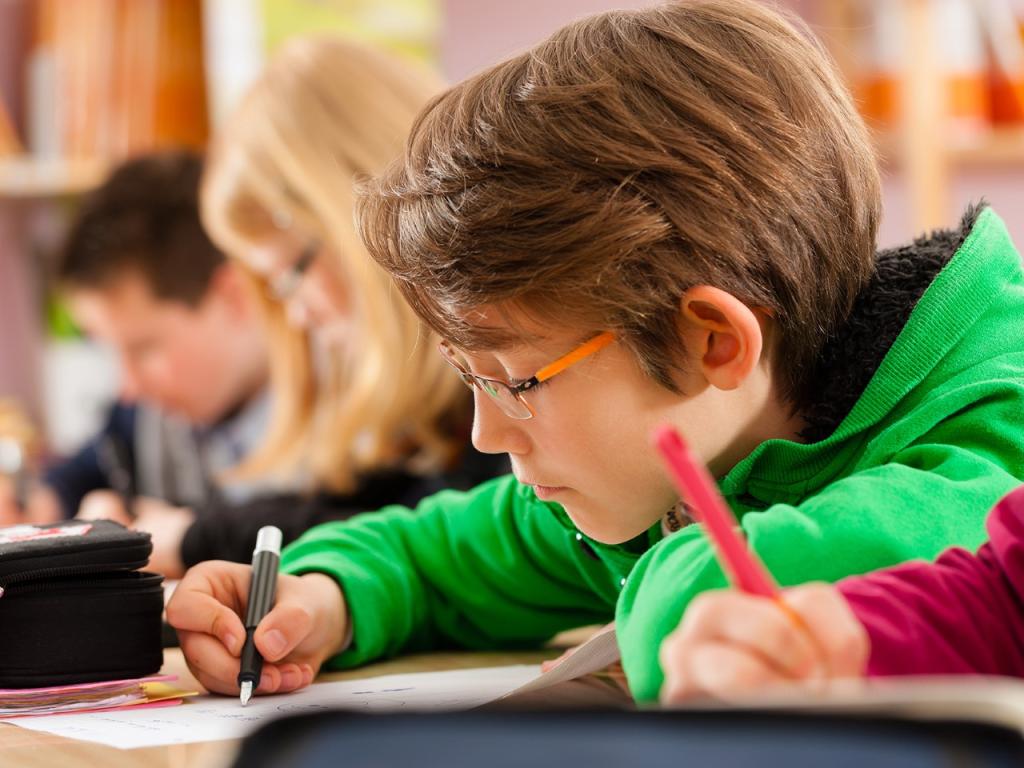 تحسين المستوى الدراسي للطفل بتلك الطرق