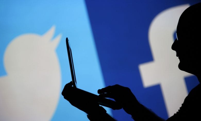 انتقاد الزوج على الفيس بوك يهدد العلاقة بينكما