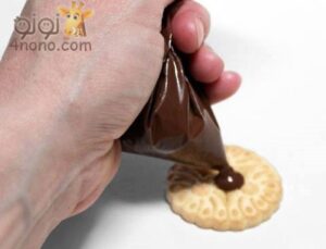 خطوات عمل كاسـات الحلوى للاطفال ببسكوت الأيس كريم