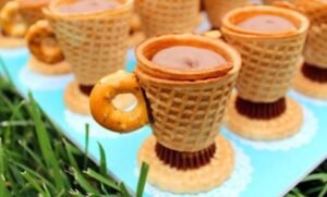 خطوات عمل كاسات الحلوى للاطفال ببسكوت الأيس كريم