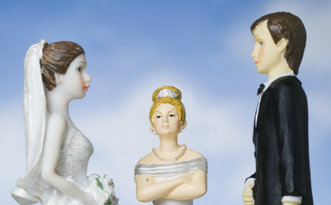 مشاكل زوجة الابن مع الحماة تتلخص فى الأتى