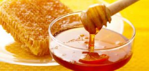 فوائد تناول العسل بالماء يوميا