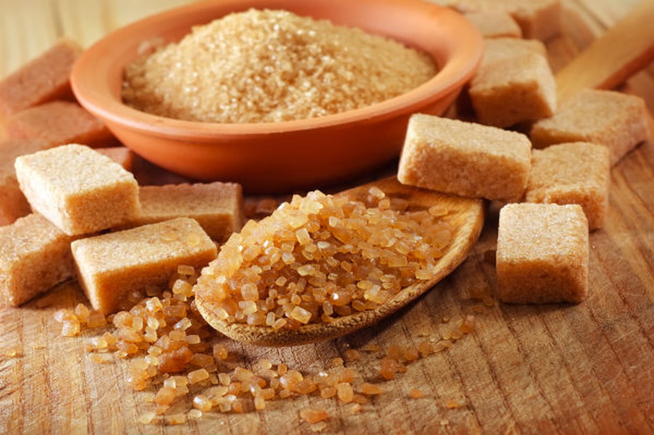 Photo of طريقة عمل السكر البني في المنزل بالصور وطرق حفظه