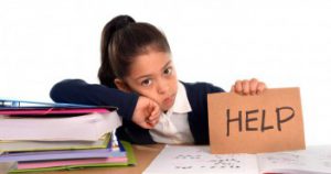 كيف تتصرف مع الطفل الضعيف دراسياً 