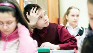 كيف تتصرف مع الطفل الضعيف دراسياً 