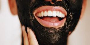 أسرار و فوائد ماسك الفحم للبشرة