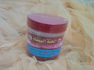 الحنة البيضاء وفوائدها لتفتيح وتوحيد لون البشرة