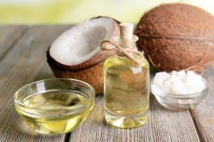 زيت جوز الهند لتفتيح الشعر طبيعياً