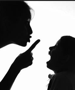 طرق التربية الصحيحة للإستماع للطفل بدلاٌ من ضربه وتوبيخه