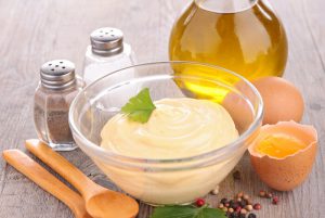 طريقة عمل المايونيز بالثوم