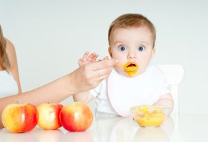 غذاء الاطفال الرضع خطوة بخطوة حسب العمر للدكتورة ماجدة مطيع