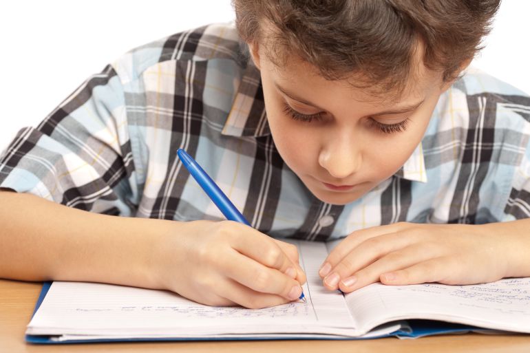 معلومات هامة لكل أم إبنها تاعبها في المذاكرة
