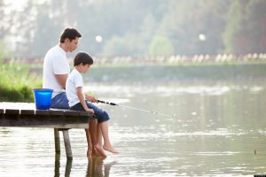 كيف تكون صديقاً لطفلك ليصبح سنداً لك في عجزك