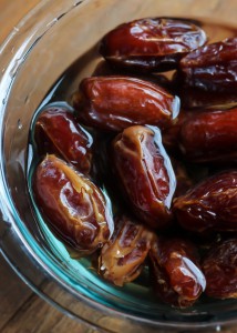 طريقة عمل الآيس كريم بالتمر بالخطوات مصورة