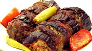 طريقة عمل كباب باذنجان وكفتة