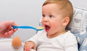 فوائد البروتين لصحة طفلك وكمية إحتياجه اليومي