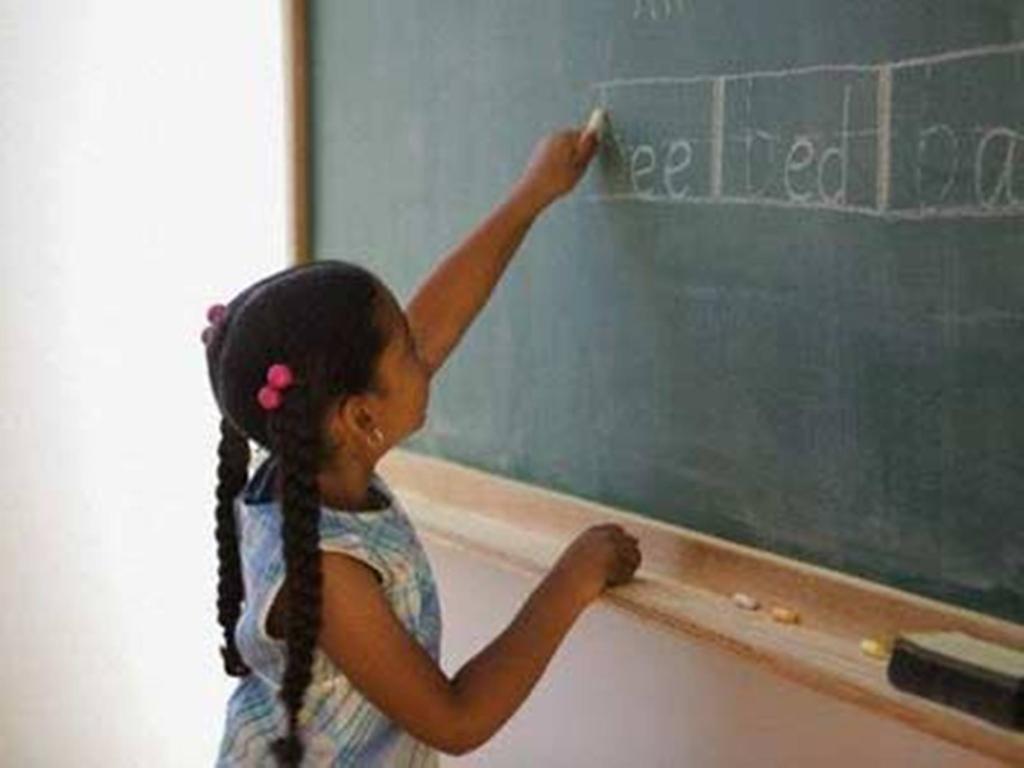 كيف تتعاملي مع طفلك إذا يستخدم اليد الشمال ؟