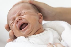أسباب الحزق عند الرضع وطرق العلاج