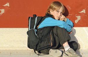 مشكلات المدرسة التي تواجه طفلك وطرق حلها