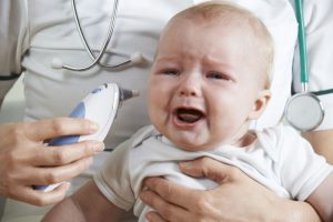 إرتشاح ماء خلف طبلة الاذن والأعراض والعلاج