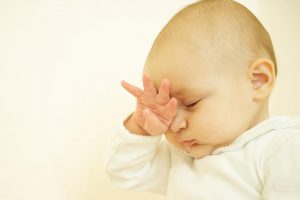 مشكلة انسداد القناة الدمعية عند الرضع وطرق علاجها