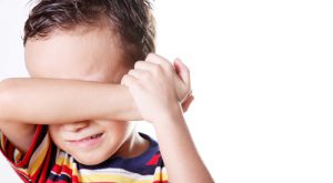 كيف تساعد الطفل على تجاوز فقدان الام أو الاب ؟