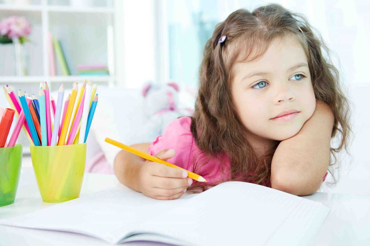 أسباب تراجع العلامات المدرسية للطفل وطرق التعامل معه