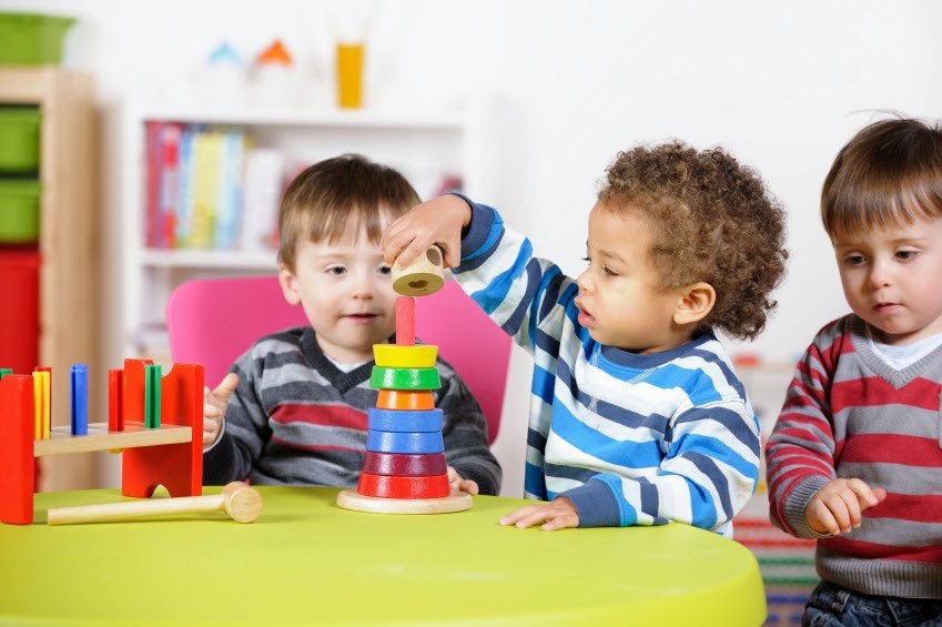 تعديل سلوك الطفل الاناني وتعليمه معنى الخصوصية