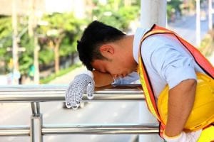 طرق التعامل مع حالات الاغماء المفاجئة