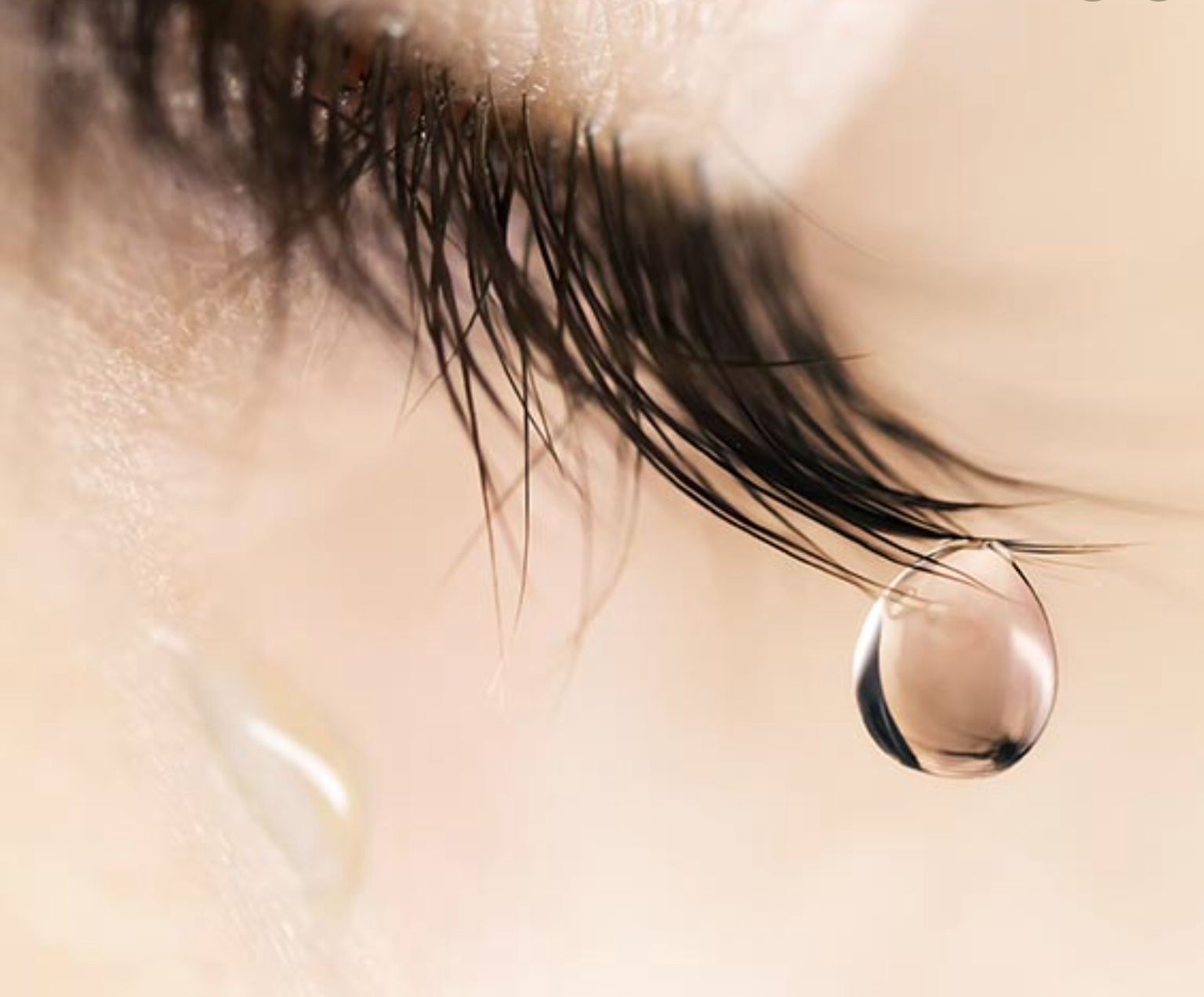 أنواع الدموع وأهميتها وأسباب البكاء ولماذا يعد البكاء صمام امان