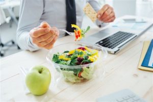 أفكار و نصائح عن الغذاء الصحي اثناء العمل