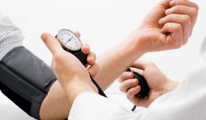اسباب انخفاض ضغط الدم والهبوط والعلاج والوقاية
